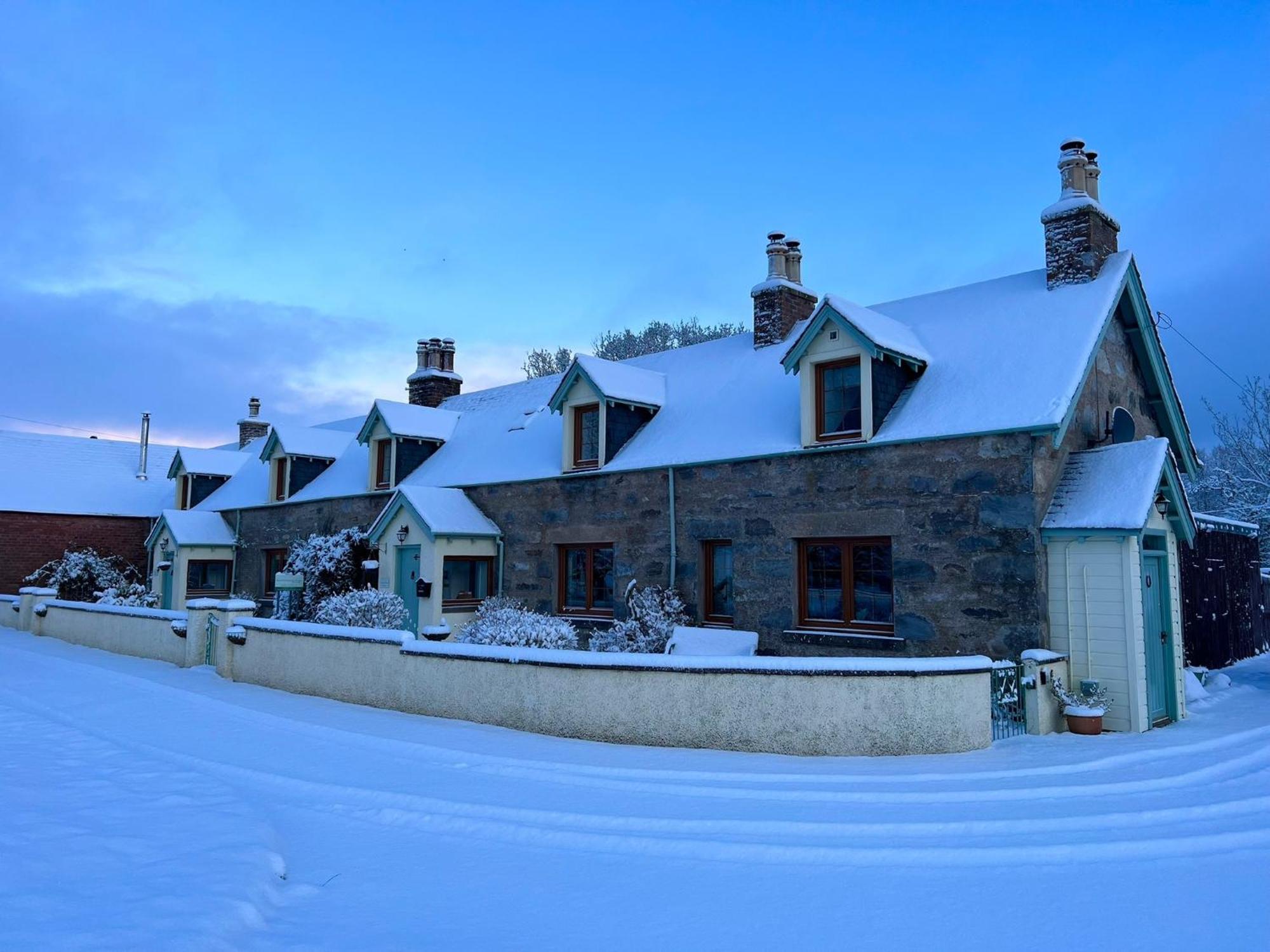 Rosemount Cottage One- Highland Cottage ガーブ エクステリア 写真