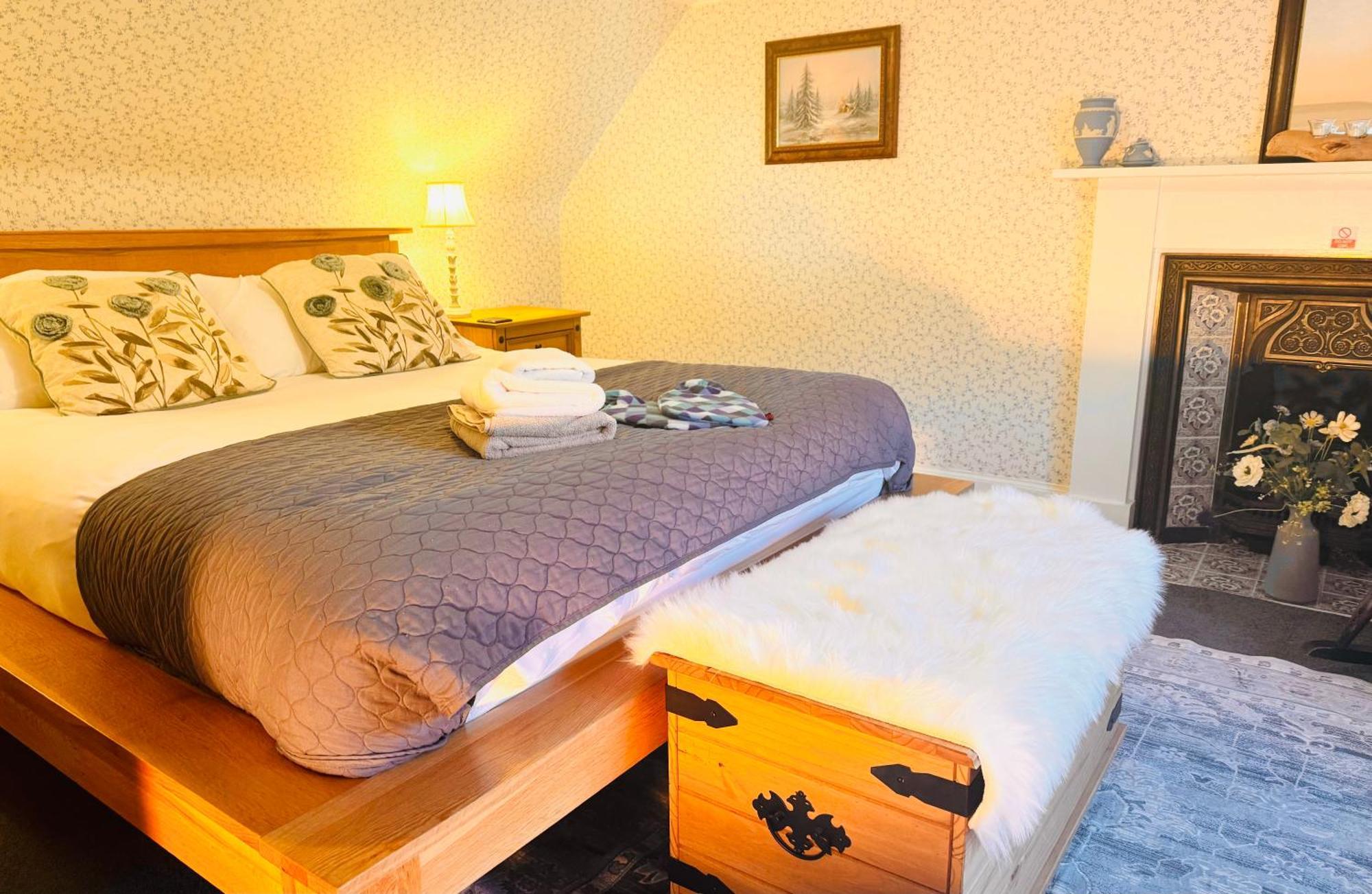 Rosemount Cottage One- Highland Cottage ガーブ エクステリア 写真